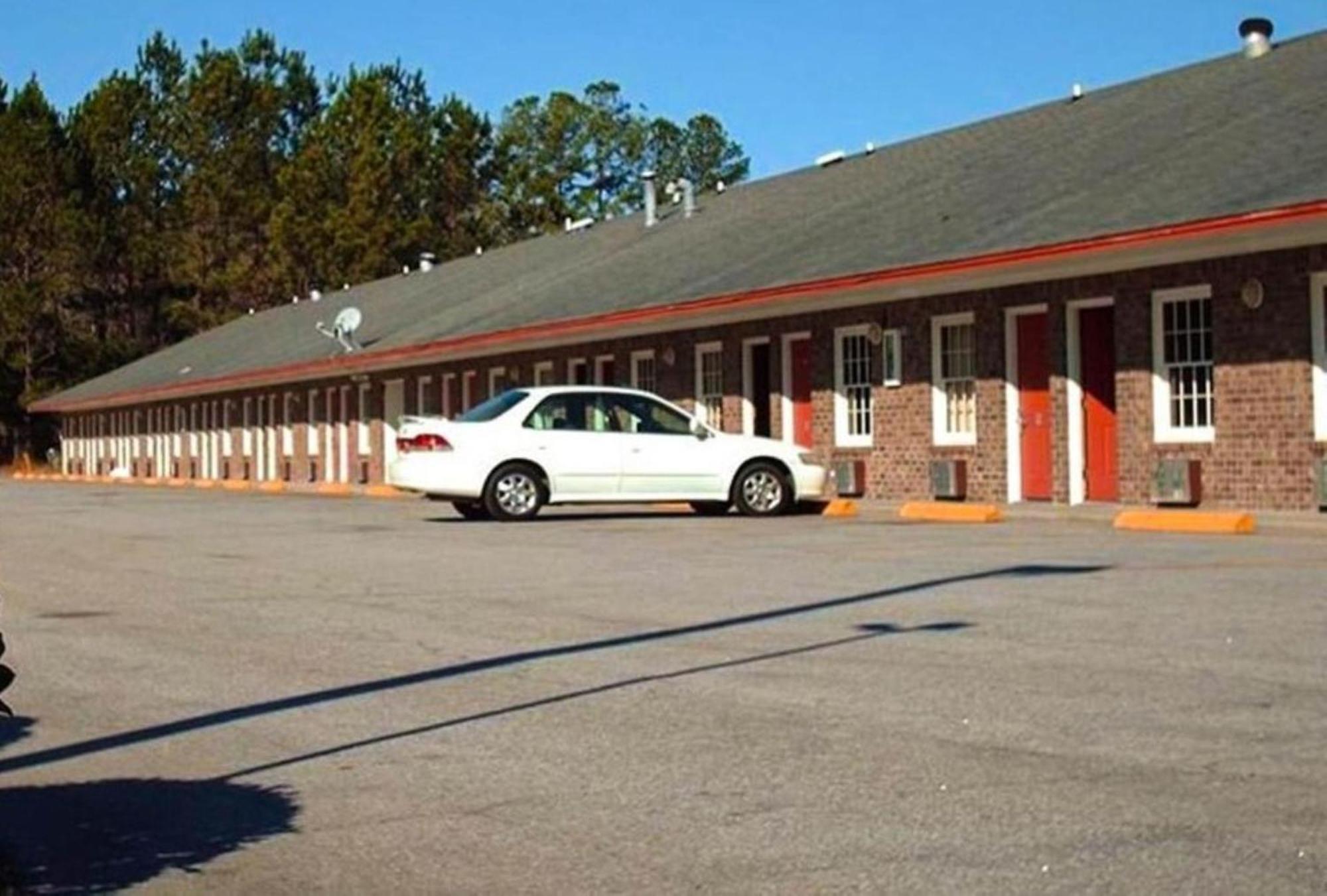 Oyo Hotel Ridgeland East Exterior photo
